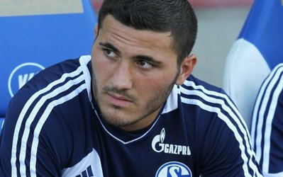 مدافع بوسنی پیشنهاد منچستریونایتد را تایید کرد