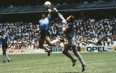 جام جهانی 2014 / 100 لحظه جذاب تاریخ جام جهانی (46_مارادونا و دست خدای معروف در جام جهانی 1986)